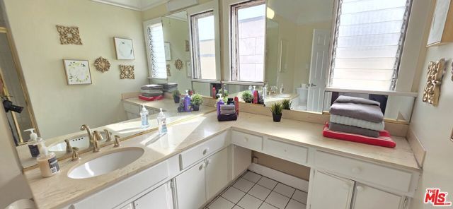 137 S Rexford Drive, Beverly Hills, CA 90212