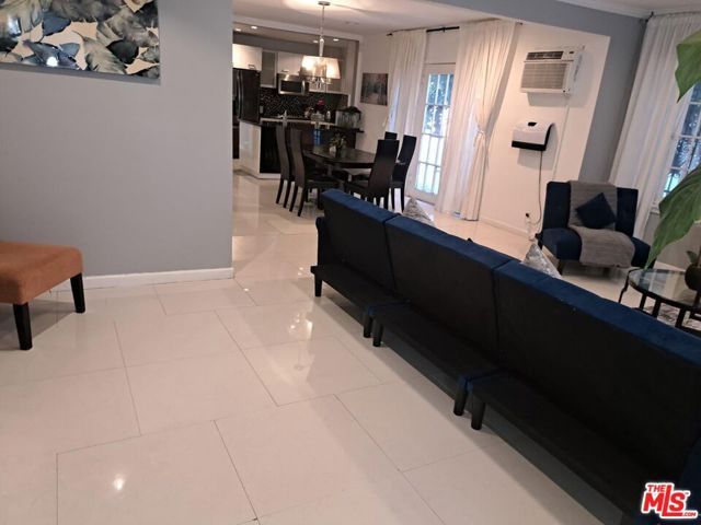 137 S Rexford Drive, Beverly Hills, CA 90212