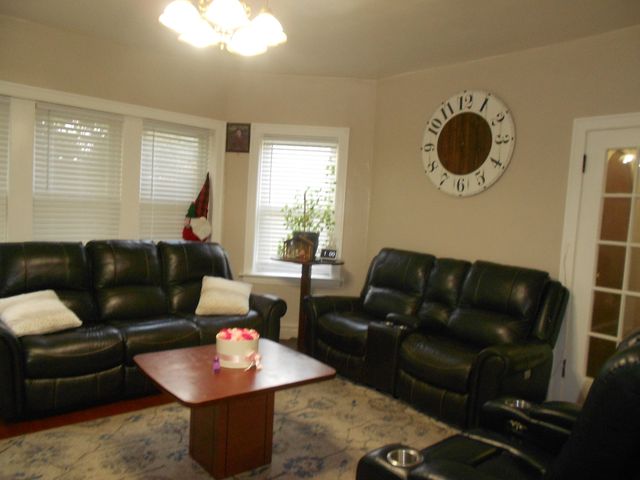 1813 S 59th Avenue, Cicero, IL 60804