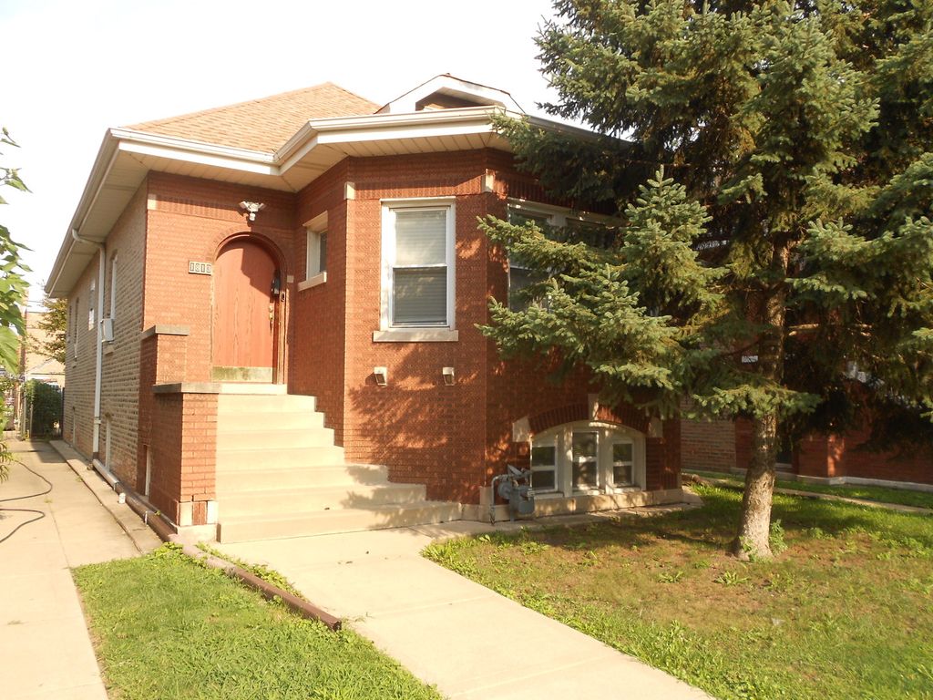 1813 S 59th Avenue, Cicero, IL 60804