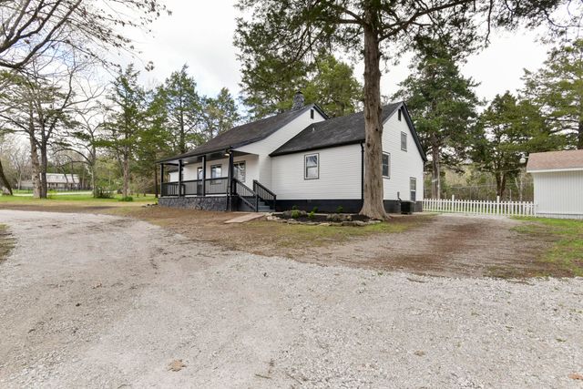 1068 Gobblers Mountain Road, Branson West, MO 65737