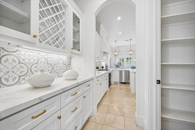 1235 Thornton Road, Houston, TX 77018