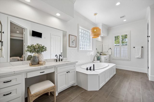1235 Thornton Road, Houston, TX 77018