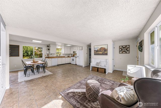 5986 Paradise Dr., Ferndale, WA 98248