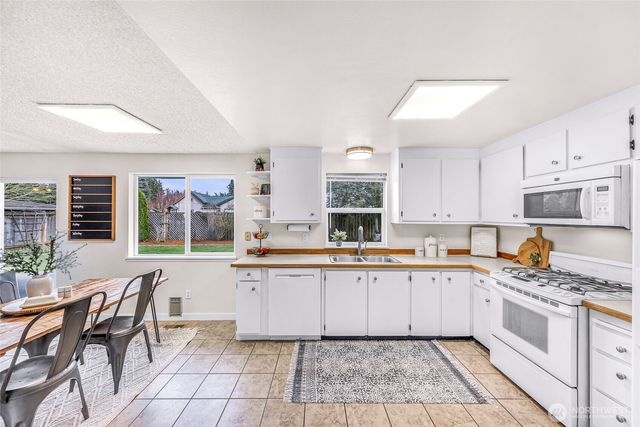 5986 Paradise Dr., Ferndale, WA 98248