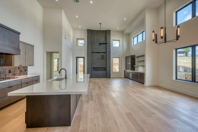 119 Via Roma CT, Horseshoe Bay, TX 78657