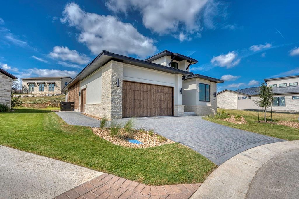 119 Via Roma CT, Horseshoe Bay, TX 78657