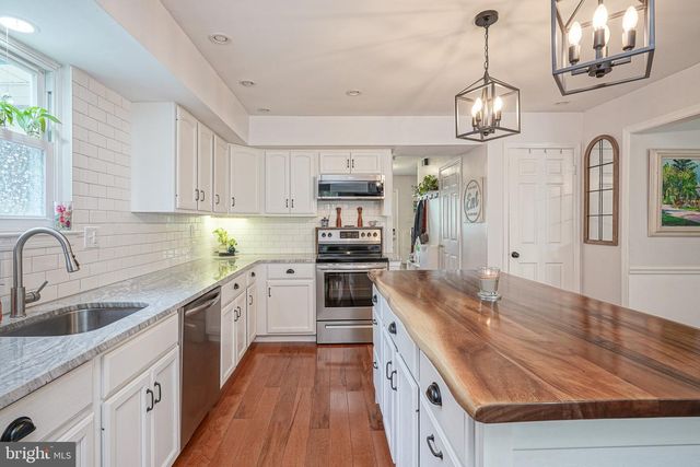 1106 WESTERLY DR, Marlton, NJ 08053