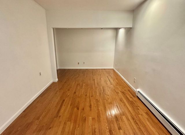 390 Riverway 2, Boston, MA 02115