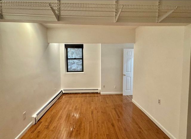 390 Riverway 2, Boston, MA 02115