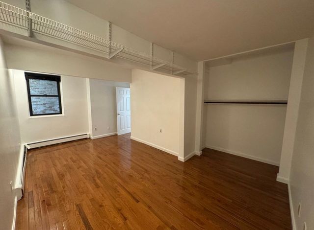 390 Riverway 2, Boston, MA 02115