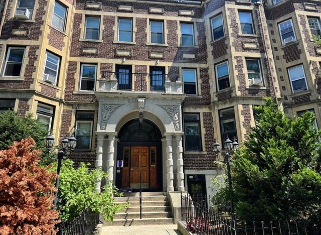 390 Riverway 2, Boston, MA 02115