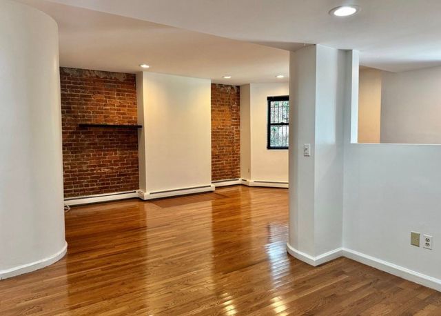 390 Riverway 2, Boston, MA 02115