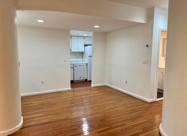 390 Riverway 2, Boston, MA 02115