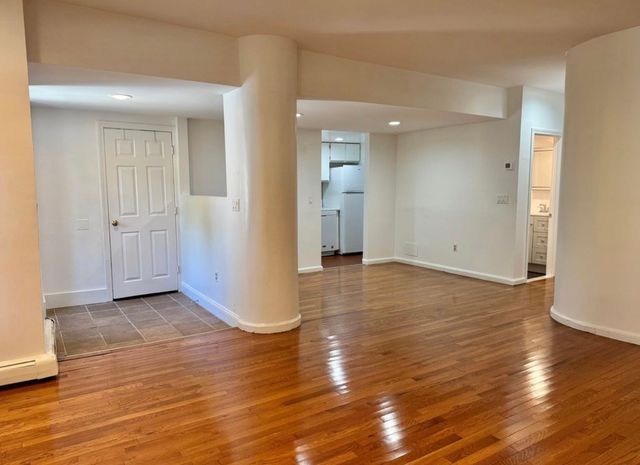 390 Riverway 2, Boston, MA 02115