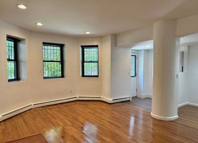 390 Riverway 2, Boston, MA 02115