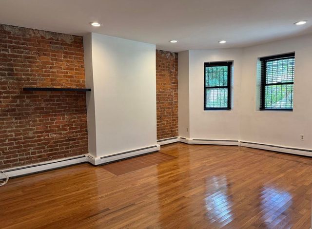 390 Riverway 2, Boston, MA 02115