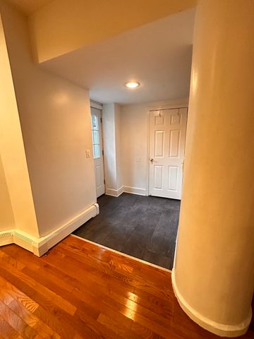 390 Riverway 2, Boston, MA 02115