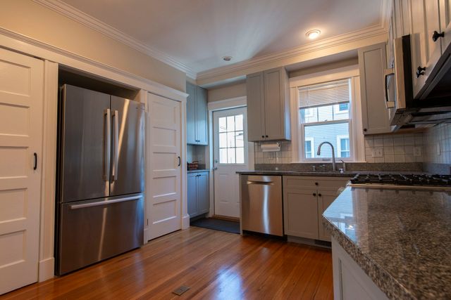 11 Wright St 1, Cambridge, MA 02138
