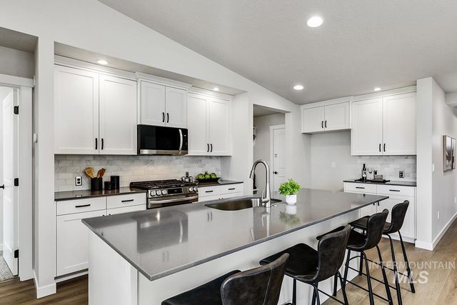 7122 S Gamely Ave, Meridian, ID 83642