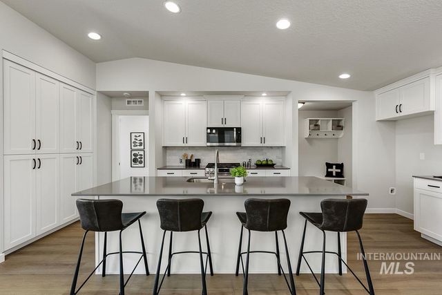 7122 S Gamely Ave, Meridian, ID 83642