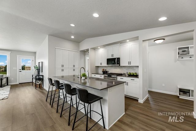 7122 S Gamely Ave, Meridian, ID 83642