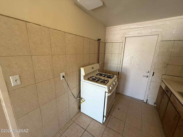705 W Irvington Road, Tucson, AZ 85714