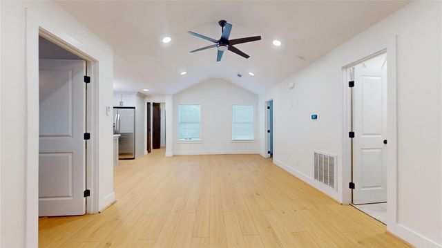 9114 Hueni Road, Houston, TX 77365