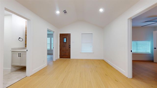 9114 Hueni Road, Houston, TX 77365