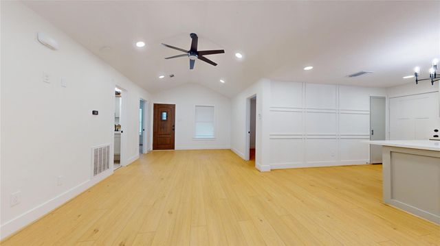 9114 Hueni Road, Houston, TX 77365