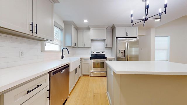 9114 Hueni Road, Houston, TX 77365