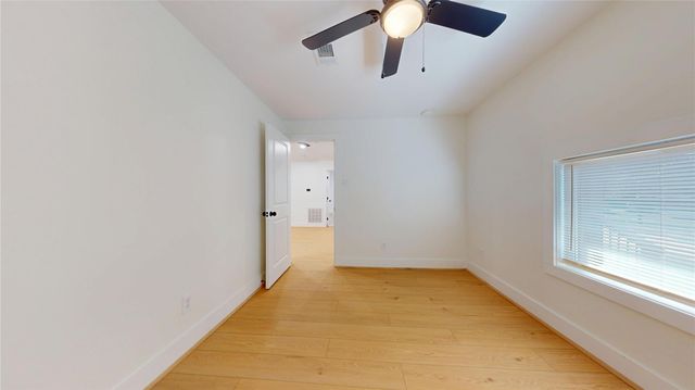 9114 Hueni Road, Houston, TX 77365