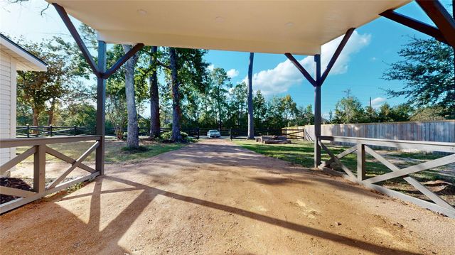 9114 Hueni Road, Houston, TX 77365