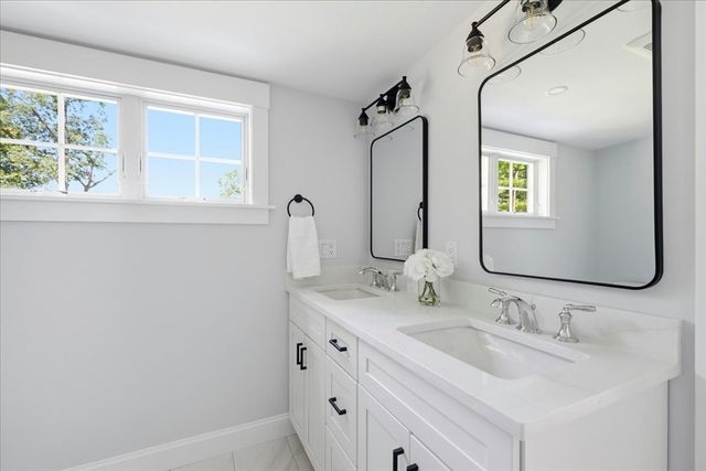 36 Smith Rd, Hingham, MA 02043