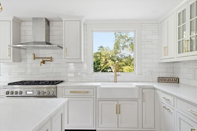 36 Smith Rd, Hingham, MA 02043