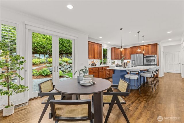 423 Sky Country Way NW, Issaquah, WA 98027