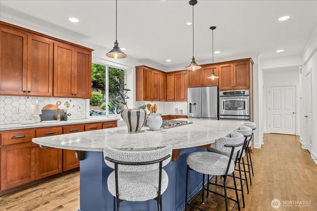423 Sky Country Way NW, Issaquah, WA 98027