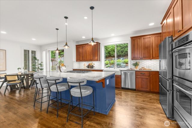 423 Sky Country Way NW, Issaquah, WA 98027