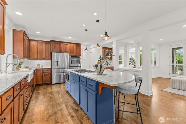 423 Sky Country Way NW, Issaquah, WA 98027