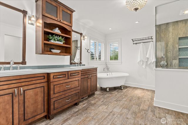 423 Sky Country Way NW, Issaquah, WA 98027