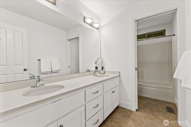 423 Sky Country Way NW, Issaquah, WA 98027