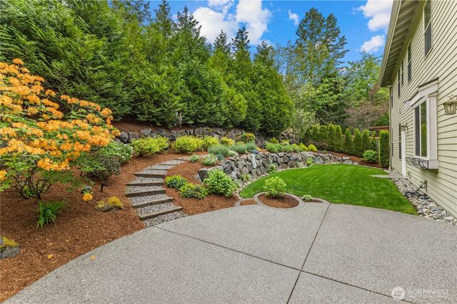 423 Sky Country Way NW, Issaquah, WA 98027