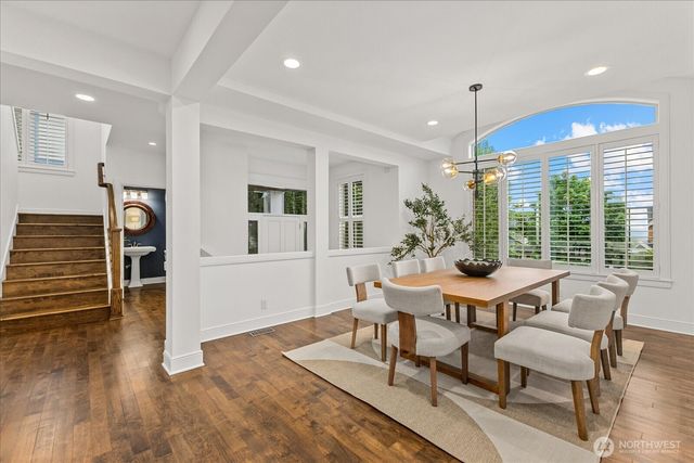 423 Sky Country Way NW, Issaquah, WA 98027