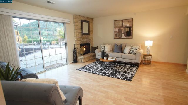 2531 Moraga Dr, Pinole, CA 94564