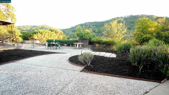 2531 Moraga Dr, Pinole, CA 94564