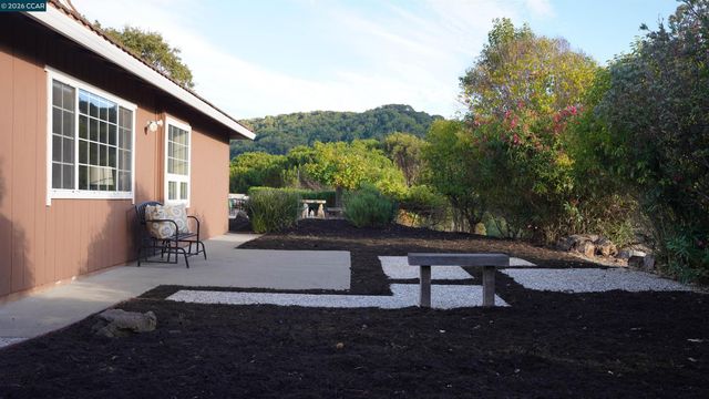 2531 Moraga Dr, Pinole, CA 94564