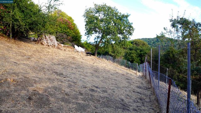 2531 Moraga Dr, Pinole, CA 94564