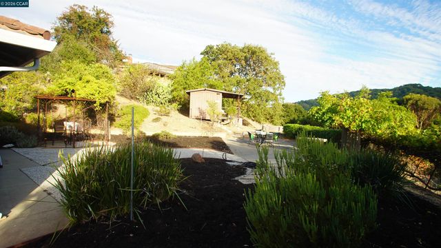2531 Moraga Dr, Pinole, CA 94564