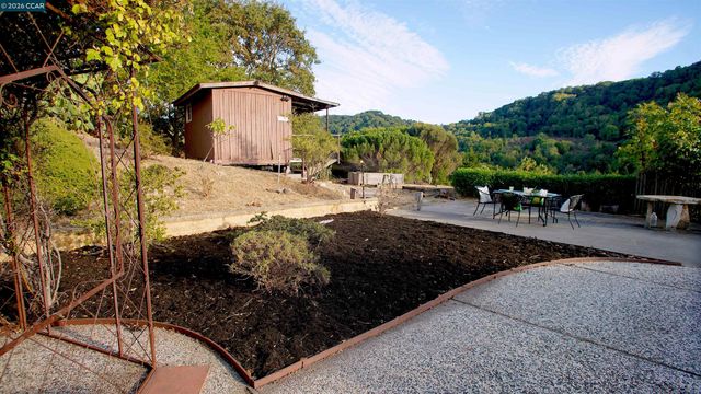 2531 Moraga Dr, Pinole, CA 94564