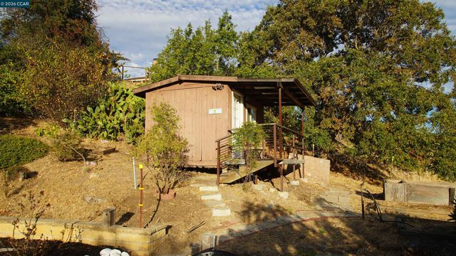 2531 Moraga Dr, Pinole, CA 94564